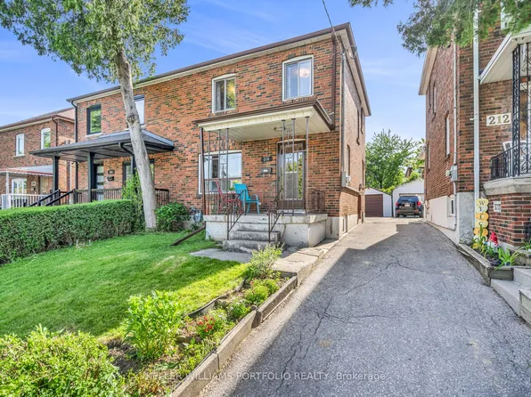 210 Bicknell Ave, Toronto, ON M6M 4G9