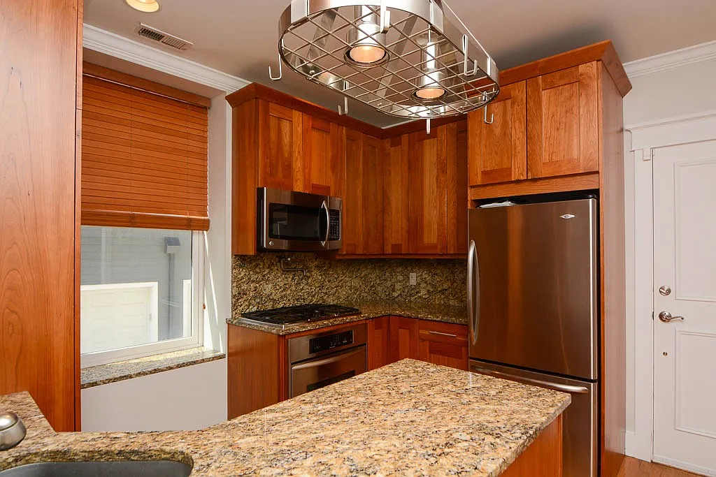2 bed, 1000 sqft, $3,695 — Photo 3