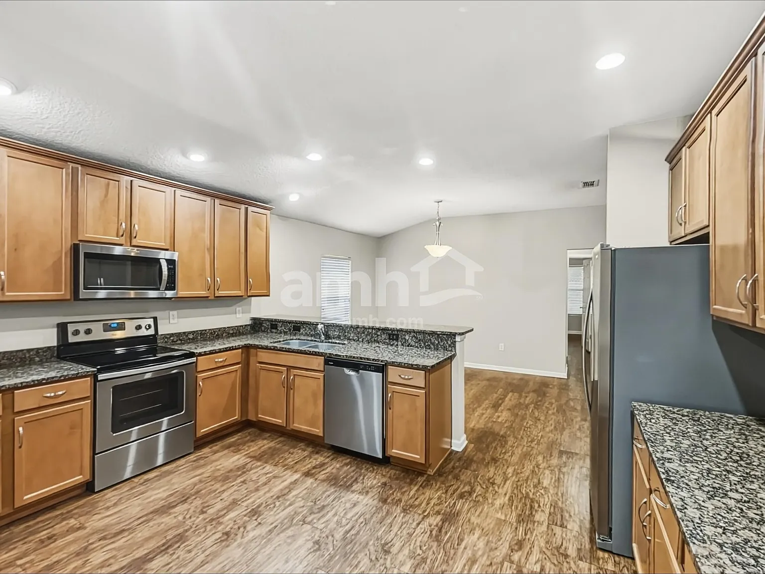 5 bed, 4.0 bath, 2992 sqft, $3,055 — Photo 3