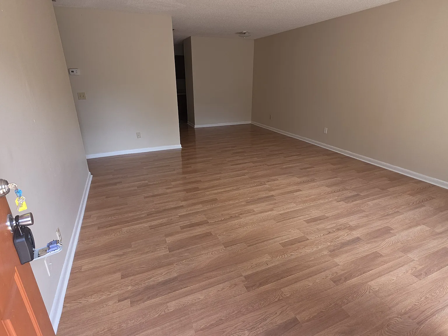 2 bed, 1000 sqft, $1,050 — Photo 3