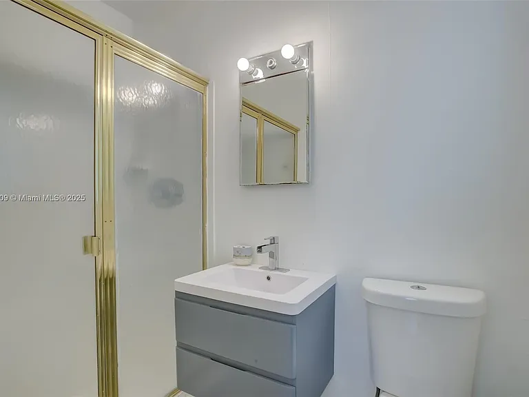 2601 NE 11th Ct — Photo 36