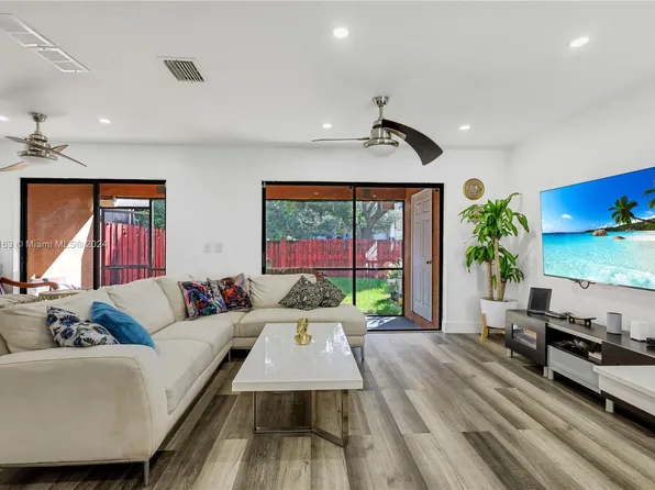 411 NW 103rd Ter, Pembroke Pines, FL 33026