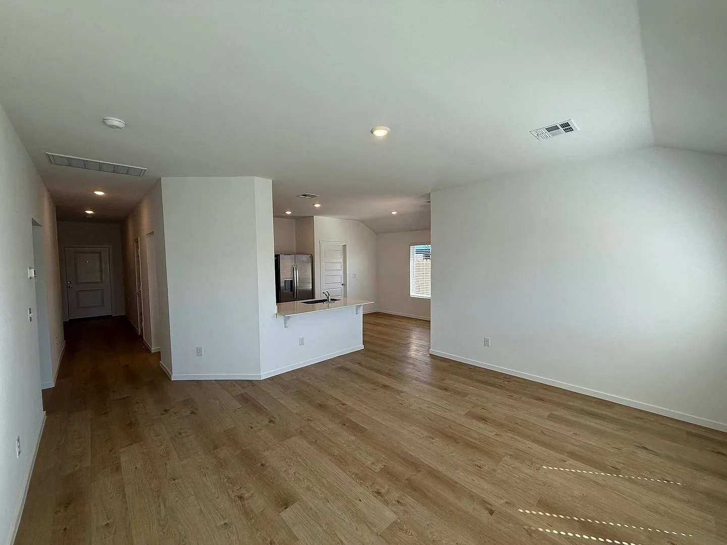 Brand New 3 Bedroom 2 Bathroom Home in Mustang Schools — Photo 2