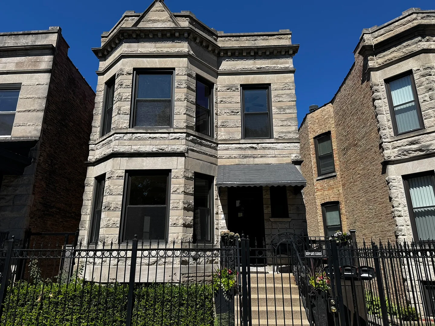 3 bed, 1300 sqft, $3,800 — Photo 1