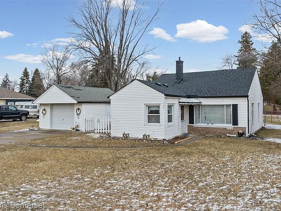 3rd image of 32694 Ruehle Ave