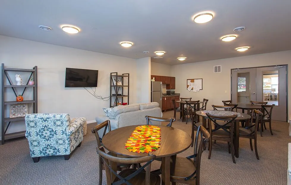 Regency Place — Photo 2