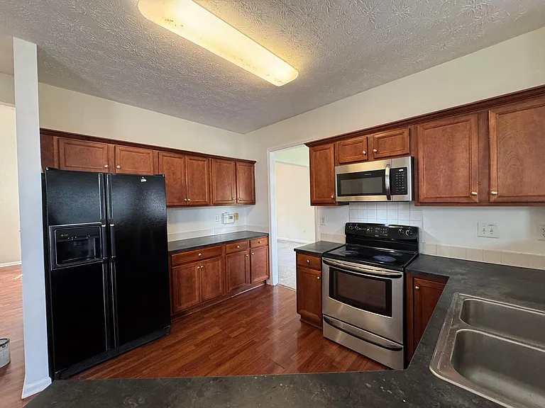 504 Thames Cir — Photo 90
