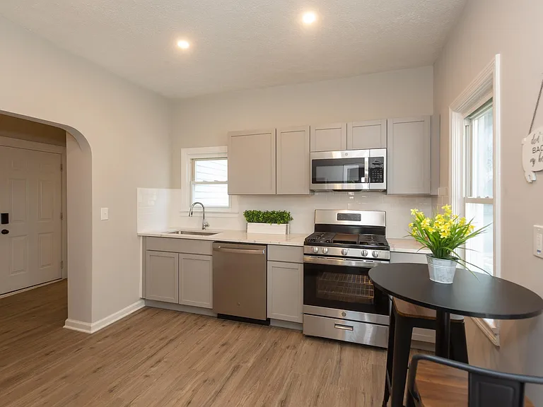 2057 Fairview Ave #A — Photo 5