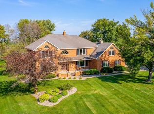 6630 James Rd, Bettendorf, IA 52722