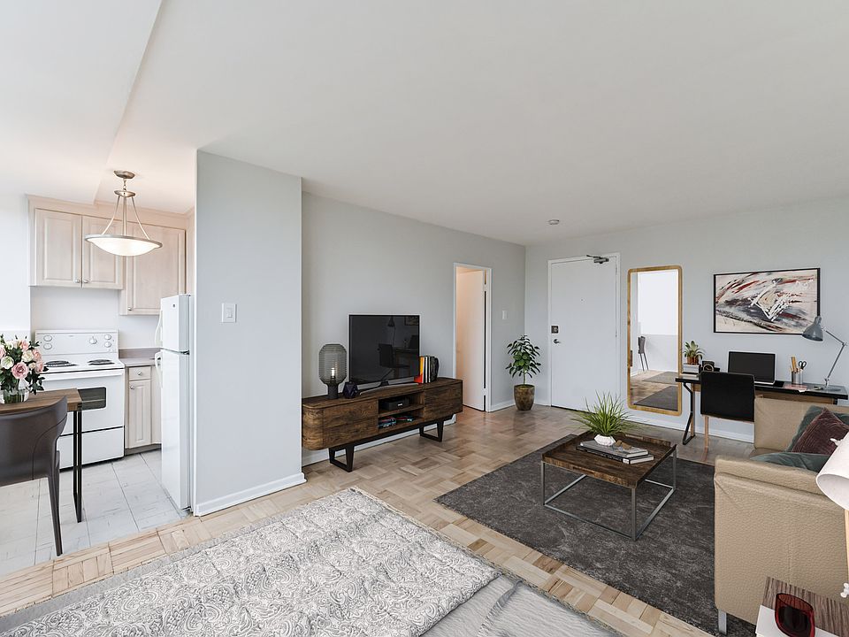 2nd image of 224 Saint George St #610