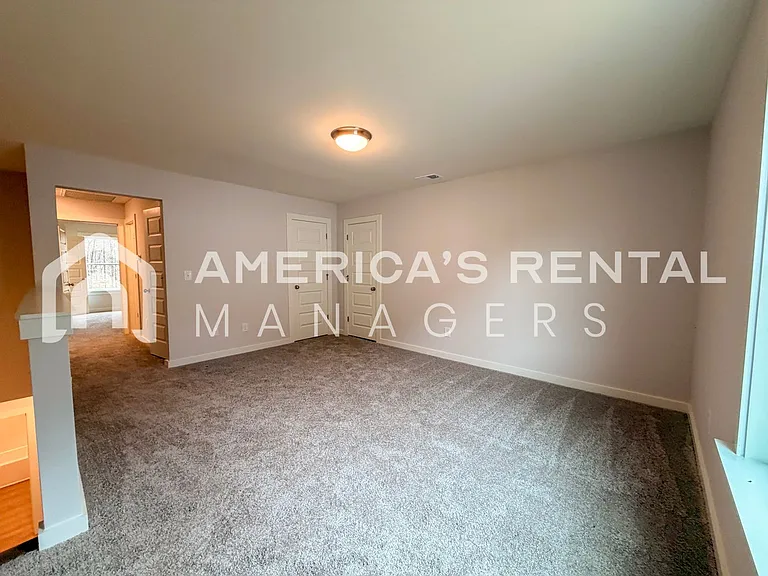 101 Townmoor Ln — Photo 37
