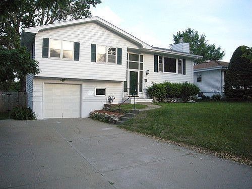 2nd image of 2823 S 116th Ave