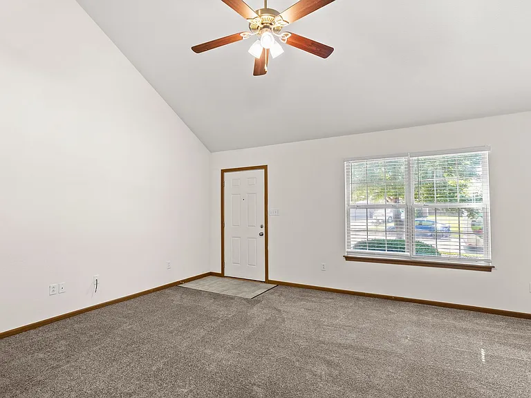 701-703 Glenstone Dr. — Photo 16