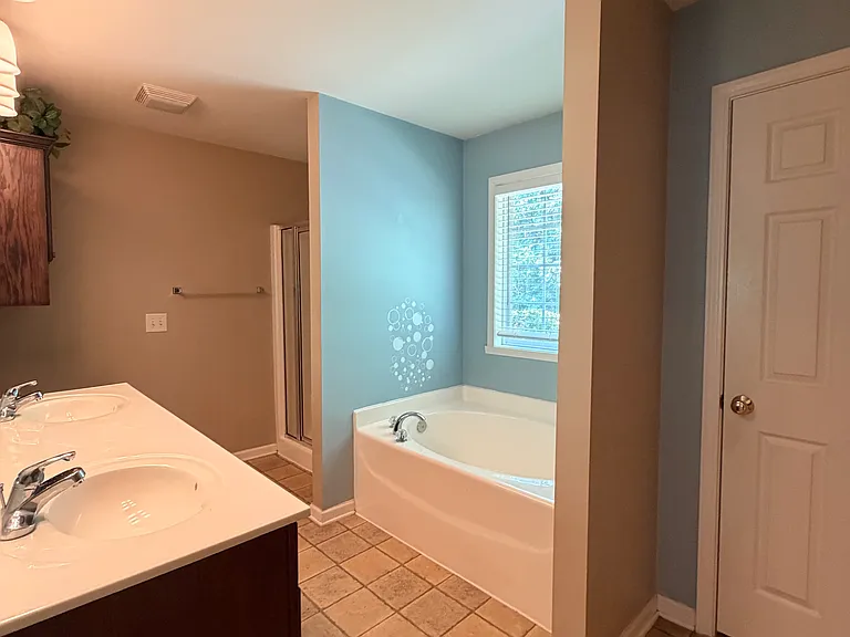 4566 Woodway Dr — Photo 33