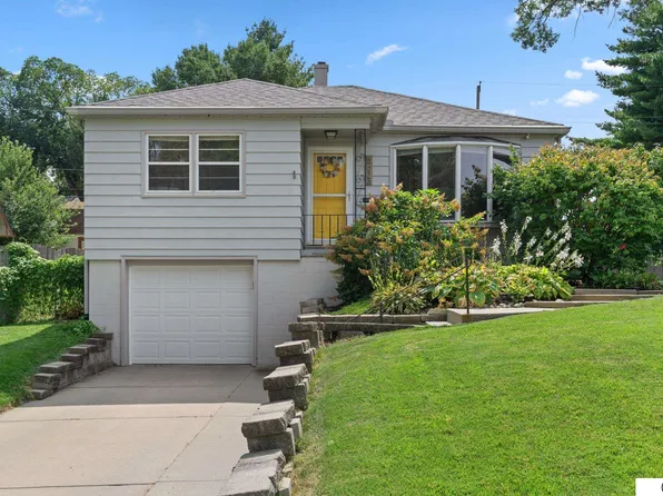 5633 Oak St, Omaha, NE 68106