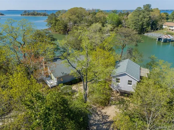 484 Mechams Cove Rd, Topping, VA 23169