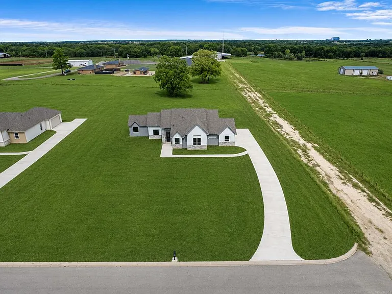 223 Vaughn Ln — Photo 30