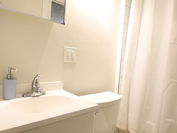 5th image of 554 McLeod St #1