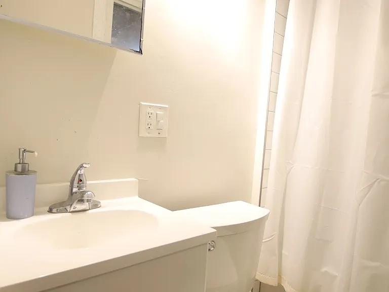 554 McLeod St #1 — Photo 5
