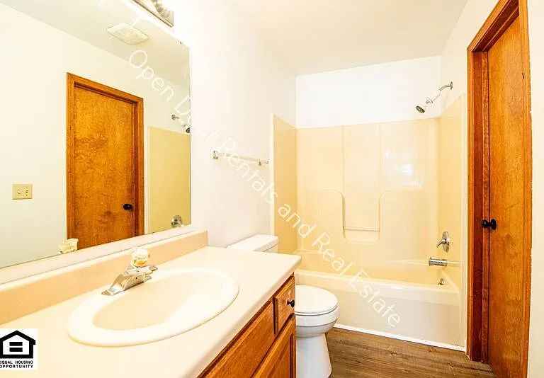 1525 Flagstone Dr — Photo 14