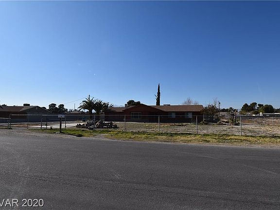 3rd image of 5887 N Torrey Pines Dr