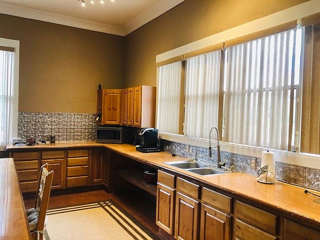kitchen counter tops and cabinets