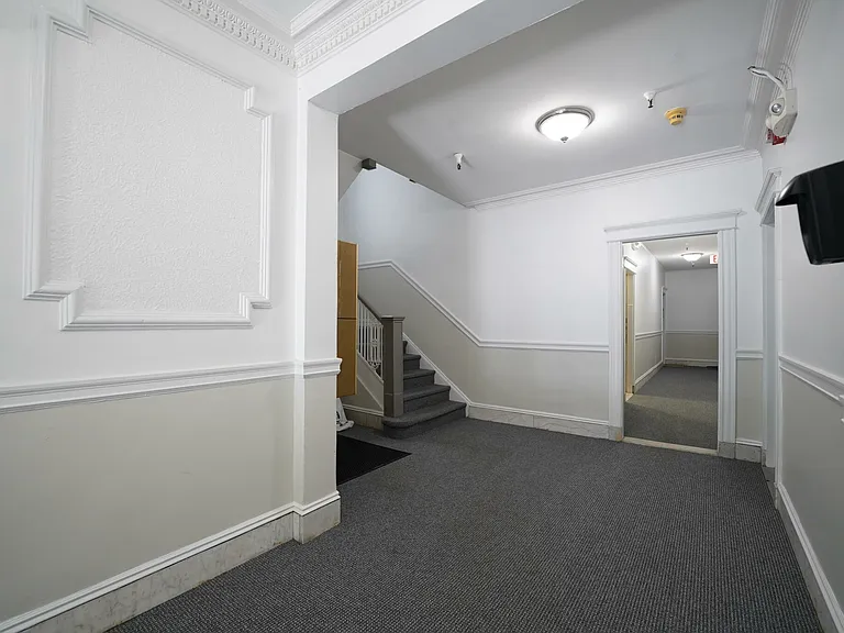 14 Orkney Rd #B — Photo 11