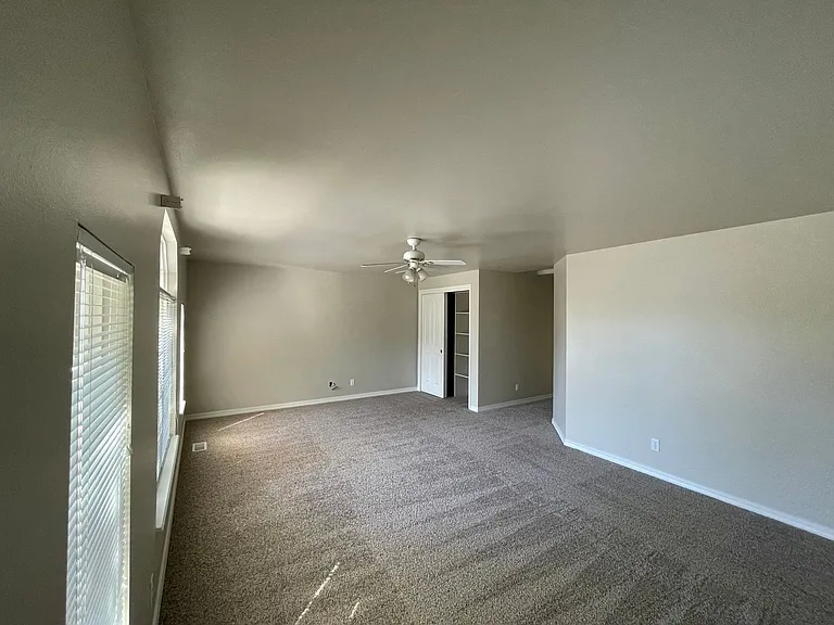 378 S Winthrop Way — Photo 33