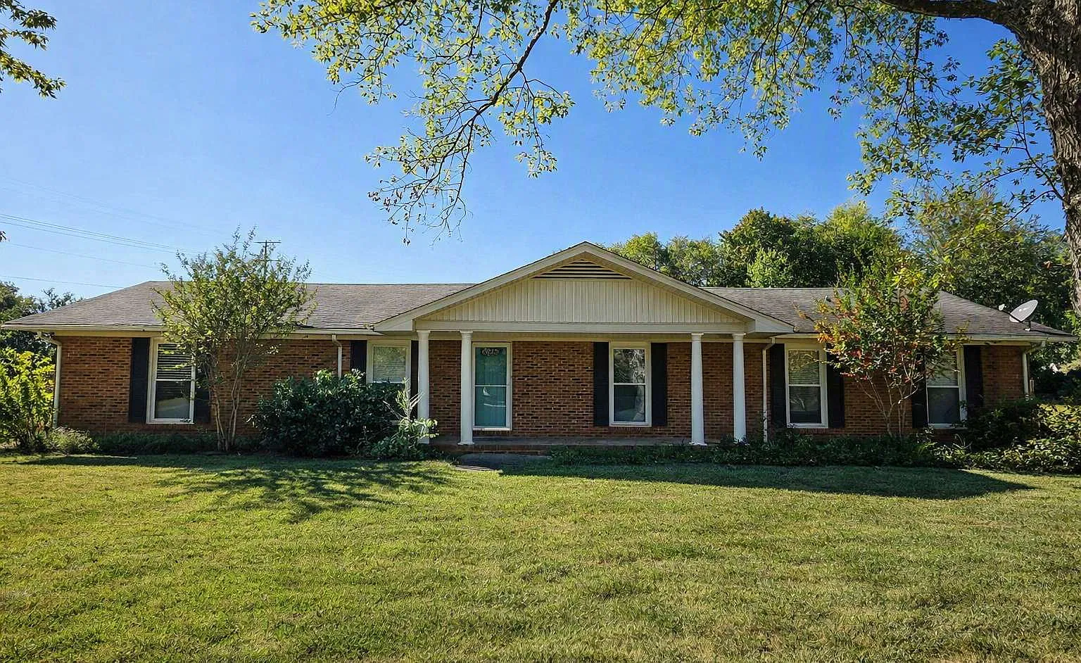 3 bed, 2.5 bath, 2175 sqft, $2,149 — Photo 1