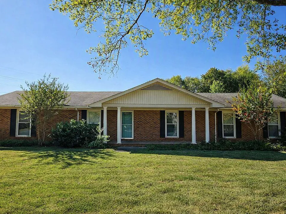 2988 Parkwood Dr