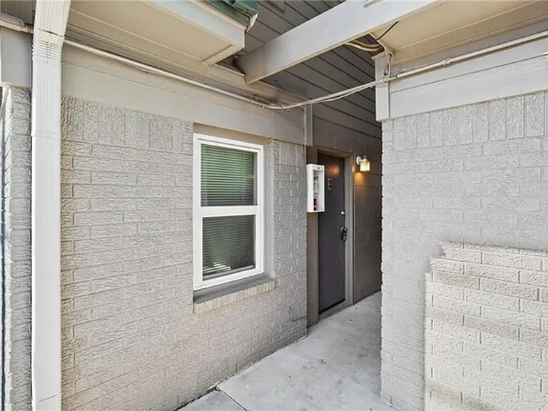 Rogers Ave — Photo 14