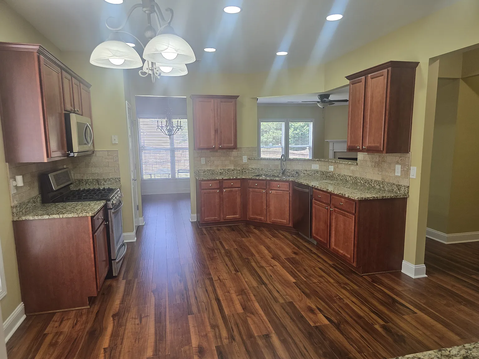 4 bed, 2.5 bath, 2200 sqft, $2,600 — Photo 1
