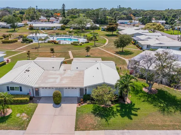 902 VILLAGE GREEN PARKWAY #330, BRADENTON, FL 34209