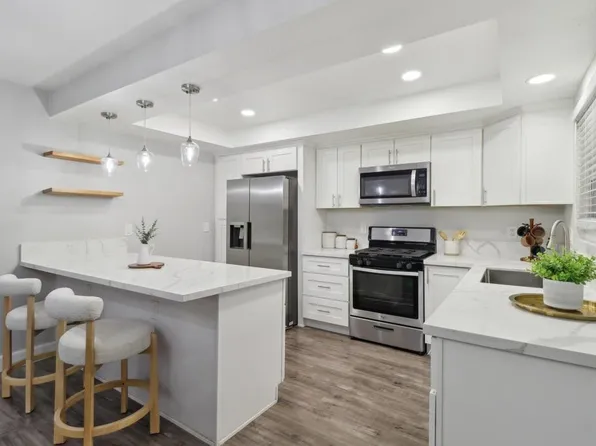 1204 E El Norte Pkwy, Escondido, CA 92027