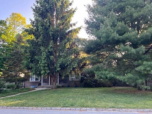 2nd image of 211 Lakedell Dr