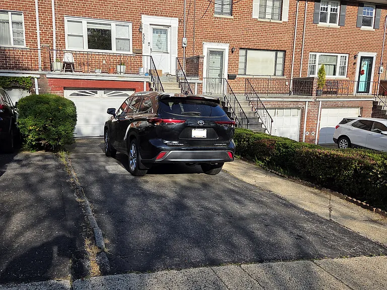 entrance and driveway