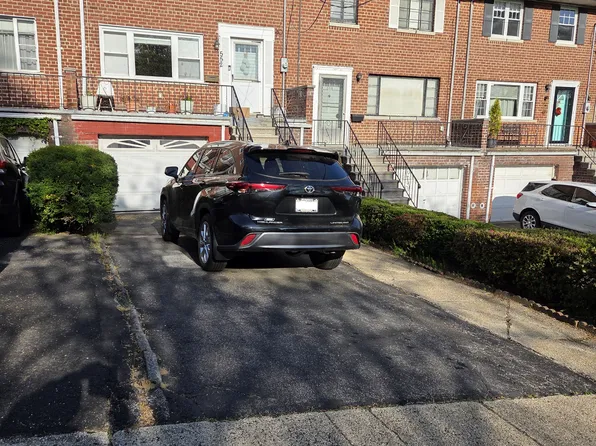 552 Manor Ridge Rd, Pelham, NY 10803