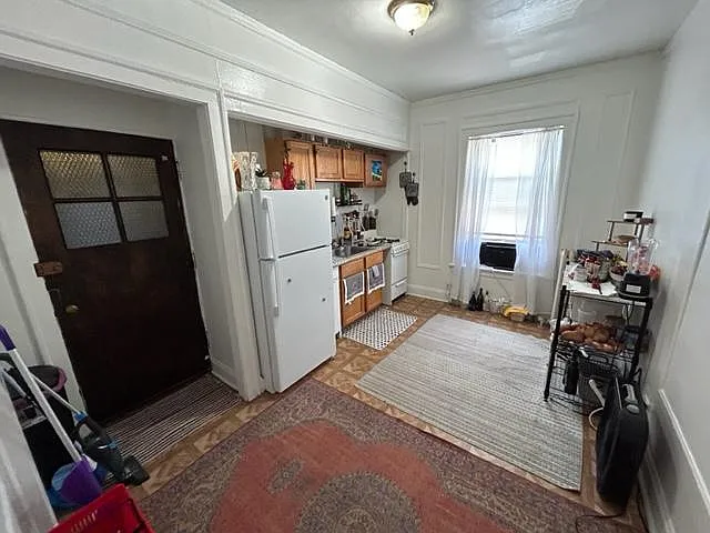 1154 W Lunt Ave #211 — Photo 3
