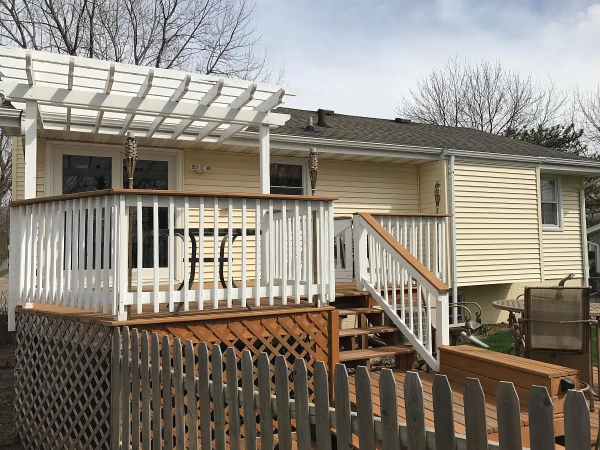 1102 NW Linden Street — Photo 2