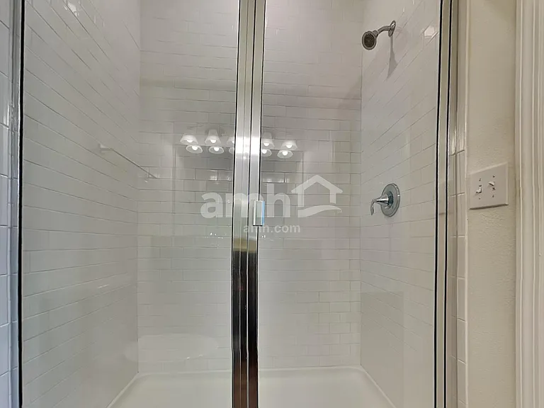 1049 Walden Pond Dr — Photo 10