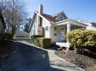 888 Montford Rd, Cleveland Heights, OH 44121