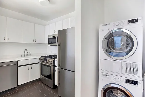 Rented by SERHANT. | media 1