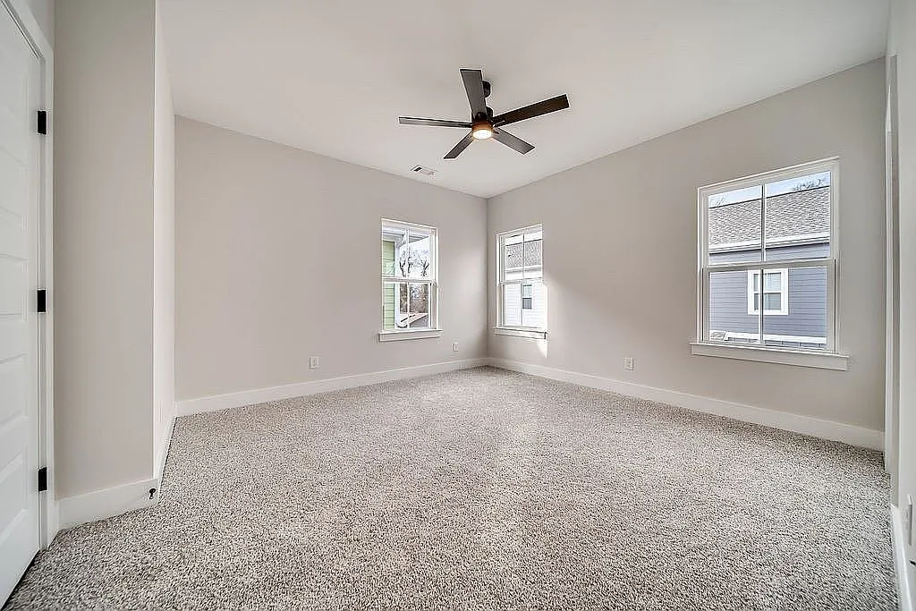 3 Br House with 2.5 baths — Photo 4
