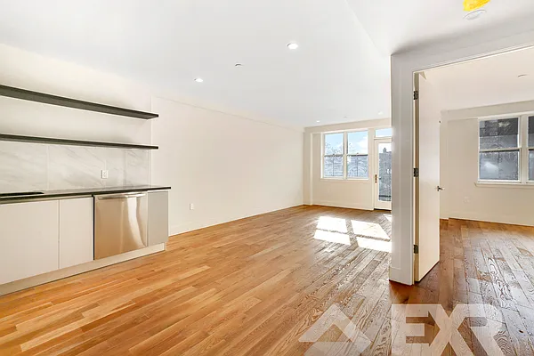 Rented by EXR | media 35