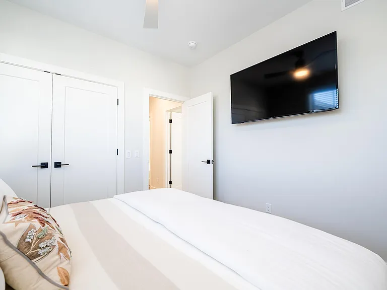 269 Waters Edge Dr — Photo 2