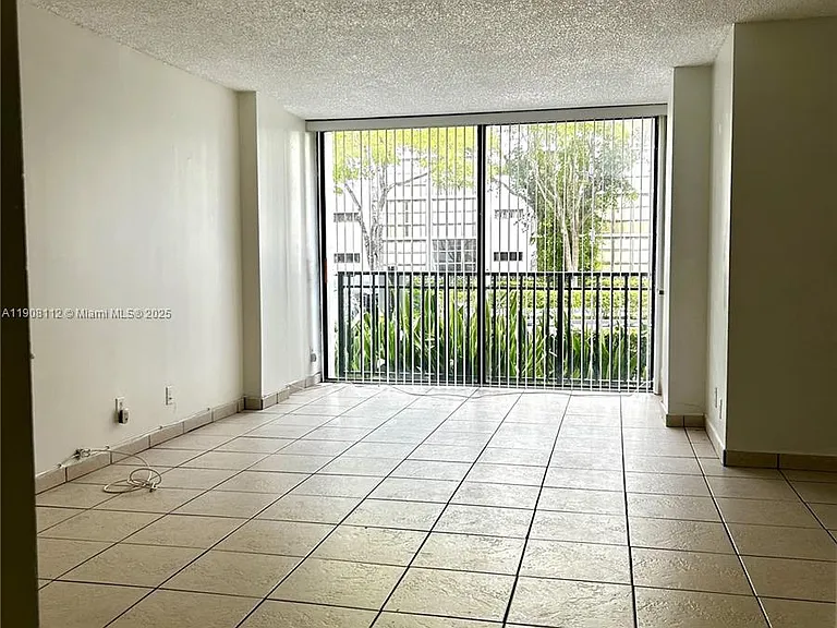 16909 N Bay Rd #103 — Photo 13