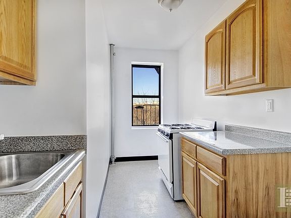 3rd image of 1015 Summit Ave APT 6B
