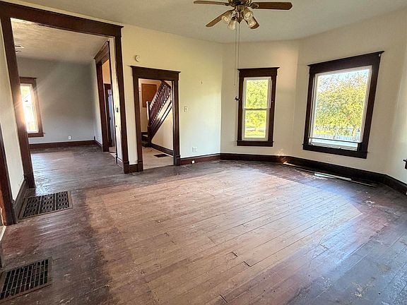 5th image of 940 S 1st Ave