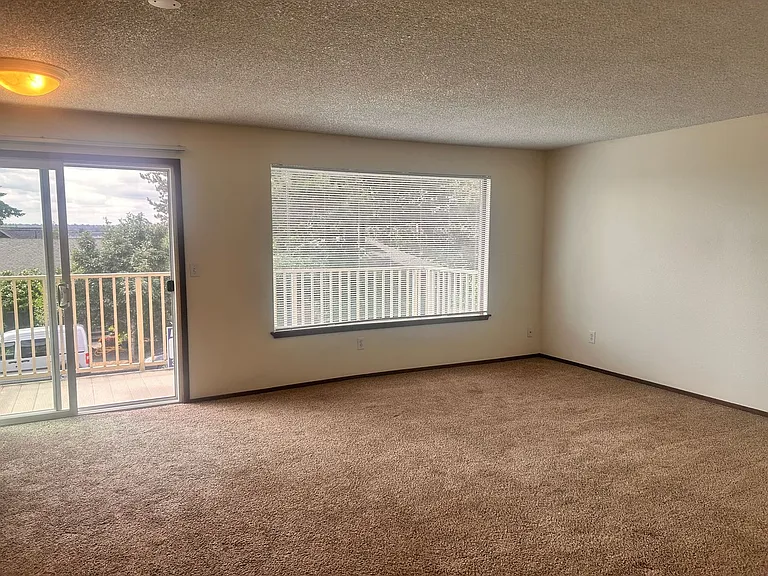 607 R St — Photo 17