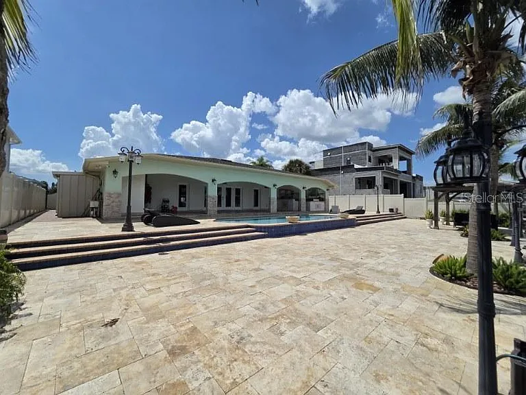 3927 E Eden Roc Cir — Photo 30
